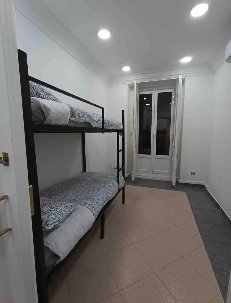 Hotel Parsa Residencial House à Madrid Extérieur photo